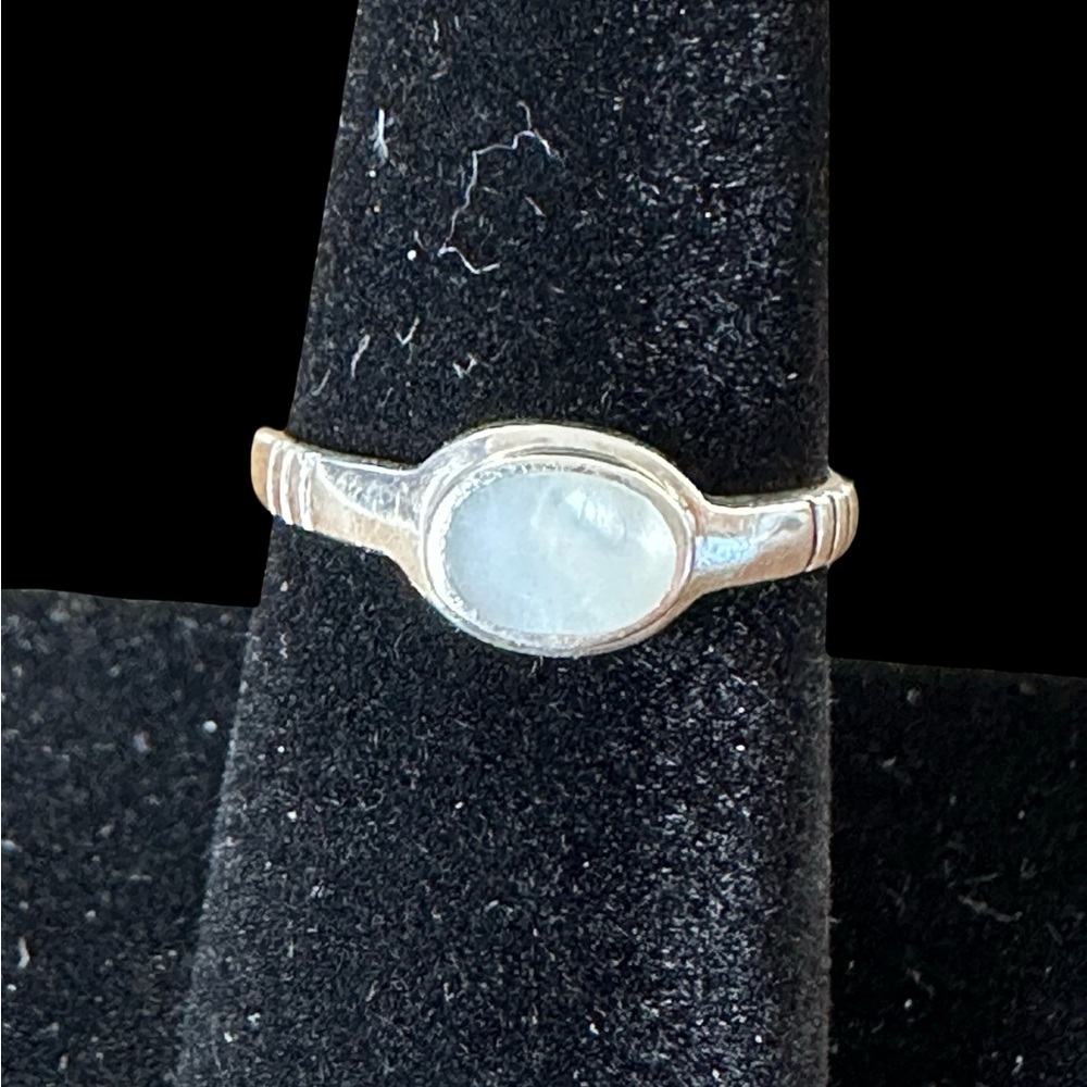 Elegant Silver Women's Ring with White Gem